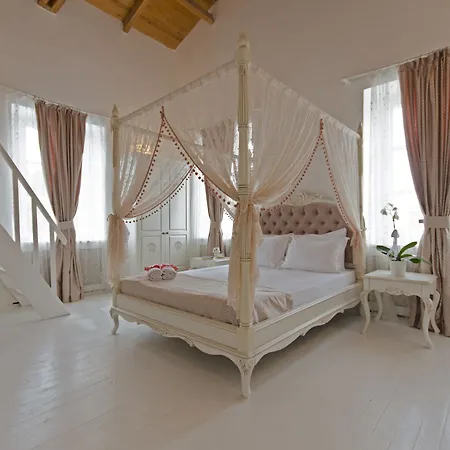 Roka Tas Hotel